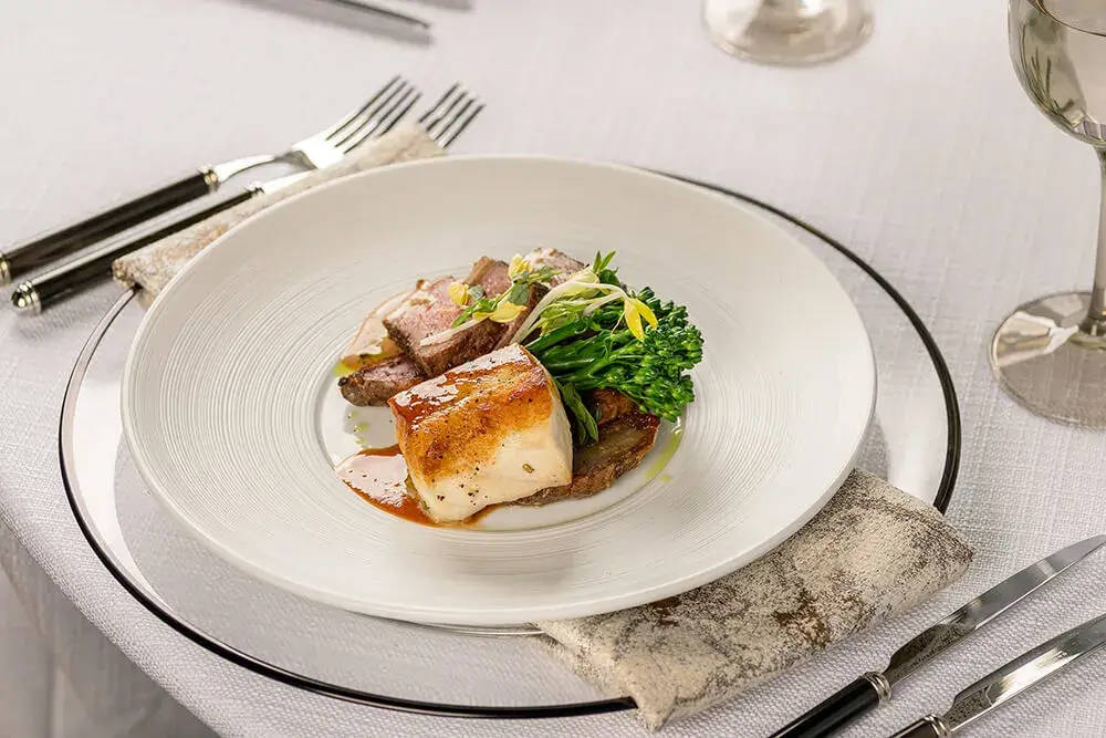 img-elegant-plate-of-fish-and-vegetables