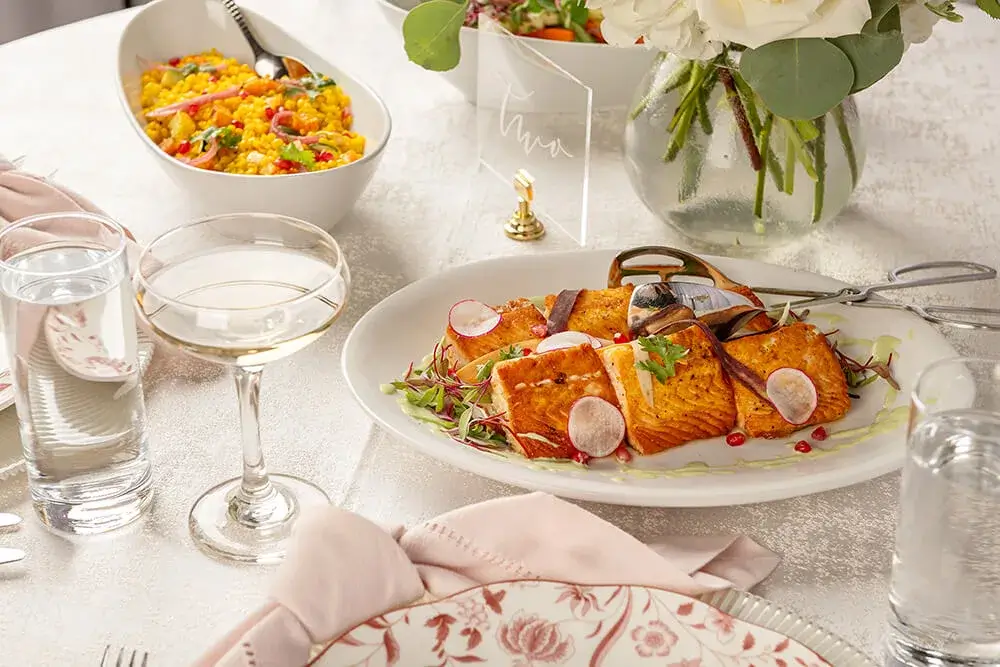 img-gourmet-dish-elegant-setting