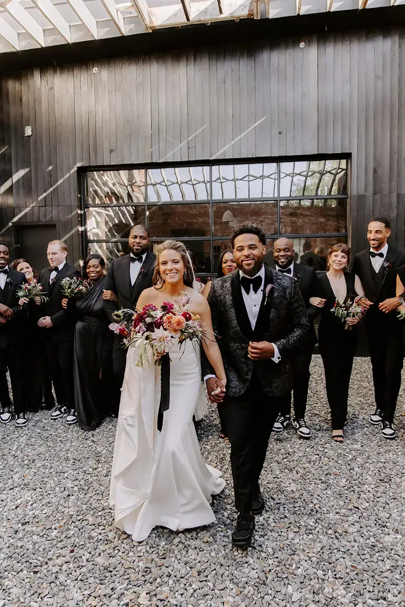 img-wedding-ceremony-bride-groom-party