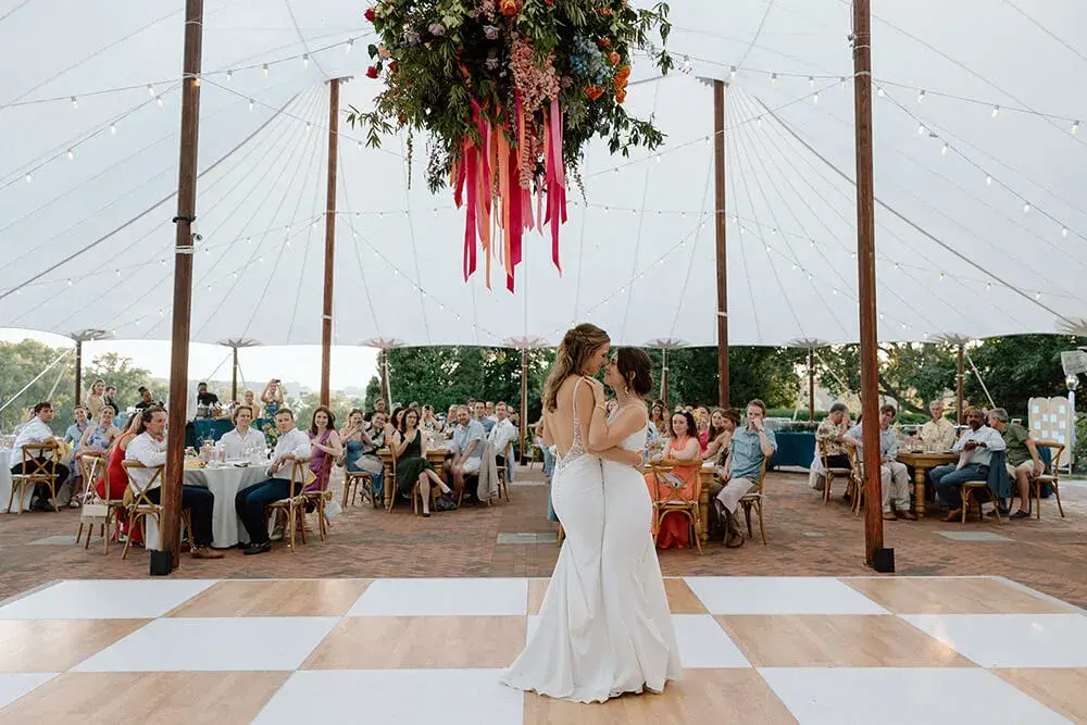 img-wedding-dance-outdoor-reception