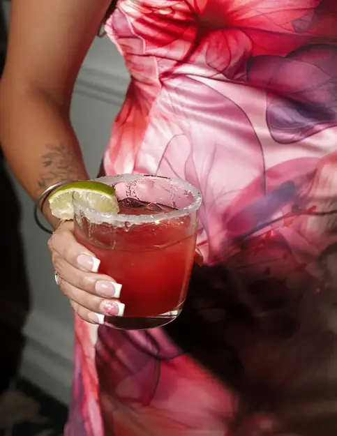 Img Cocktail In Hand Female